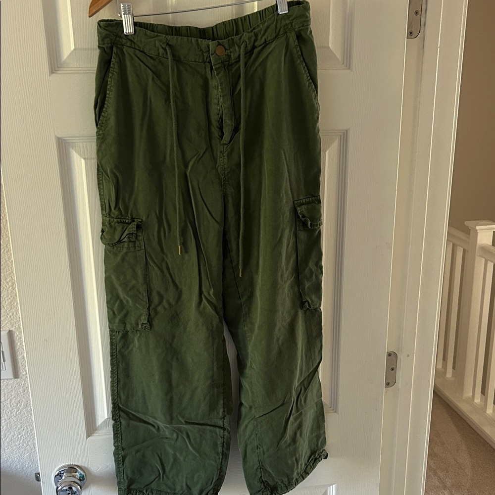 Women's Green Cargo Pants Universal Thread Sz 8